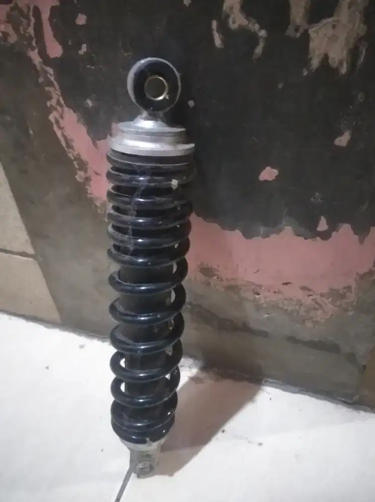sokbleker  belakang mio masih normal baru pake 2 bulan jual 100k aja