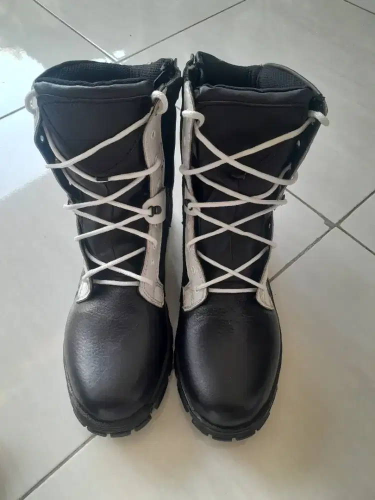Sepatu pdl putih provos