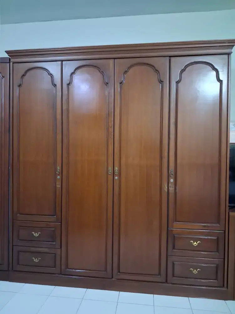 Lemari Pakaian Jati 4 Pintu Mewah + Cermin Panjang & Tempat Rahasia