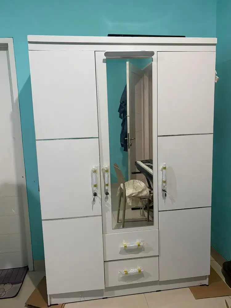 Lemari pakaian 3 Pintu