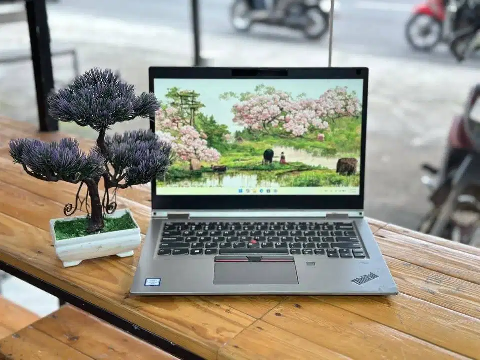 Lenovo Thinkpad X390 Yoga Intel Core i5 GEN8 RAM 8GB SSD Touchscreen