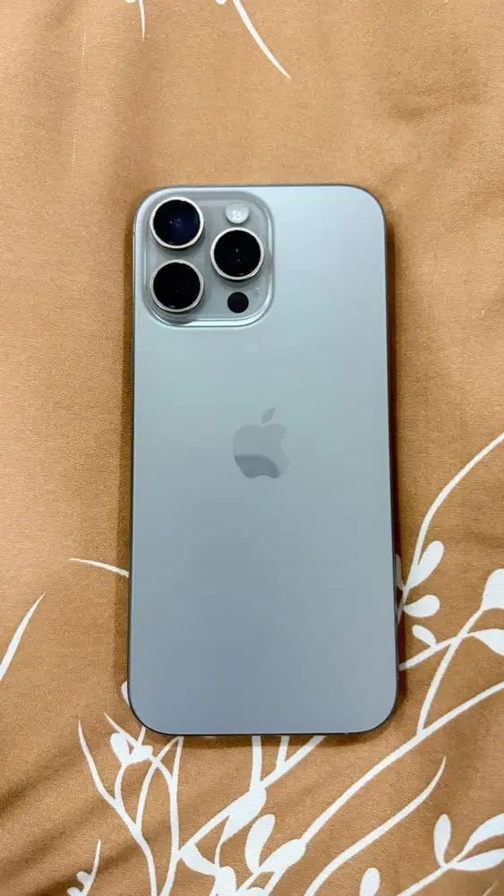 Di jual iphone 16 pro max 512gb ibox garansi sampai mei