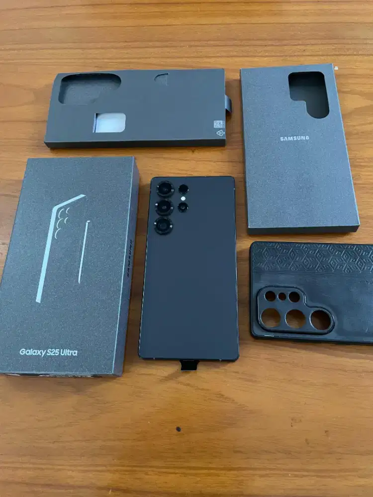 Samsung Galaxy S25 Ultra 12 / 1Tb Titanium Jetblack