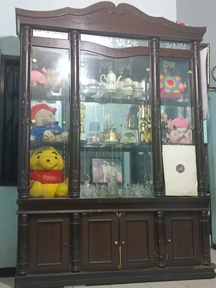 Lemari bupet kaca