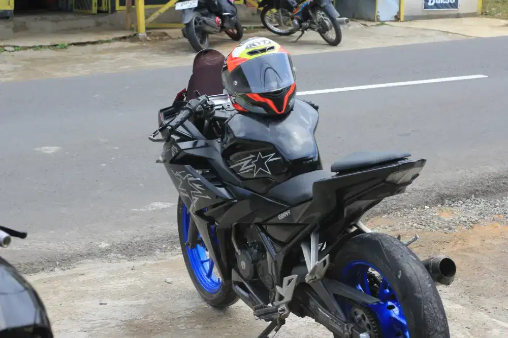 Jual helm KYT TT course