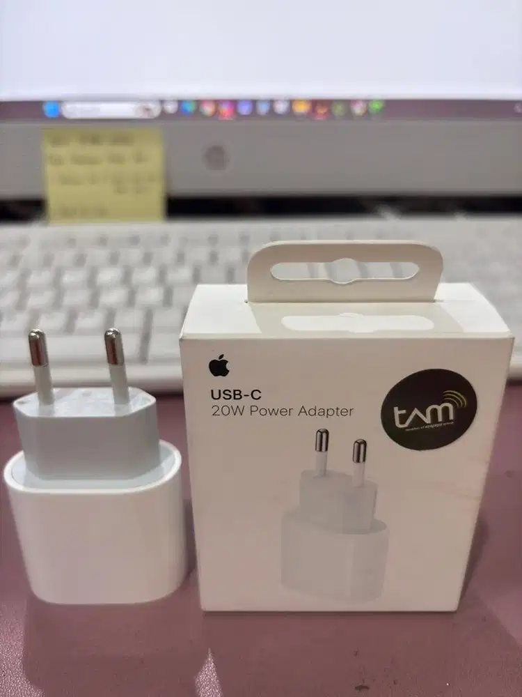 WTS Power Adaptor Iphone 20W USB C Original