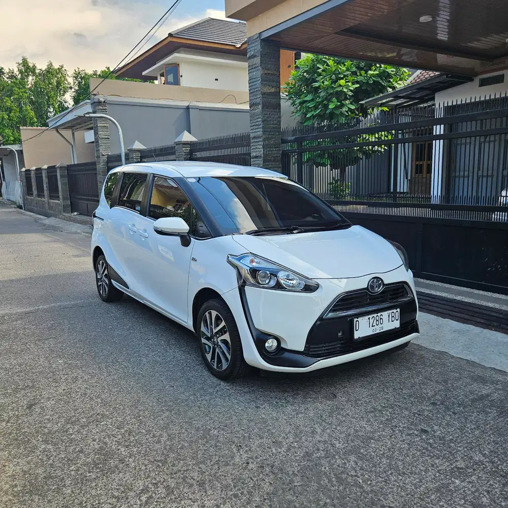 Km50rb Toyota Sienta v q g cvt 2018 atau 2017