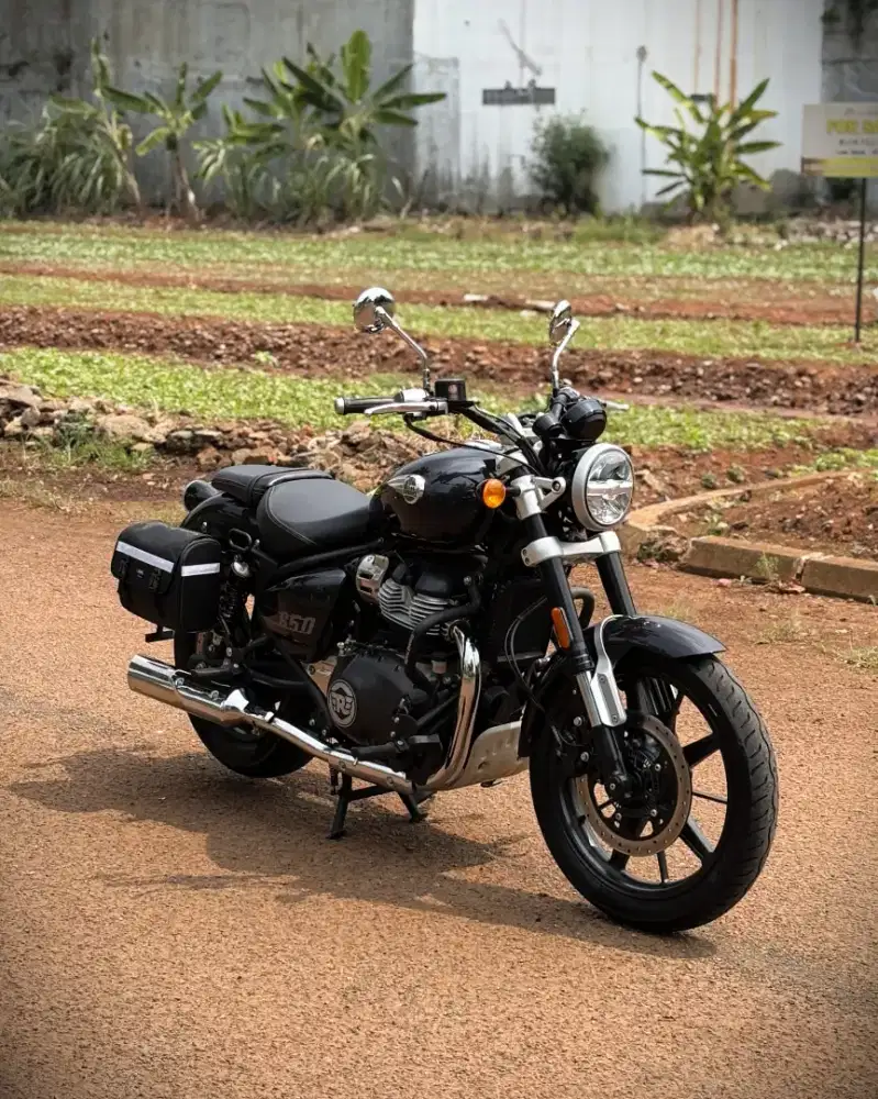 ROYAL ENFIELD SUPER METEOR ASTRAL BLACK 650