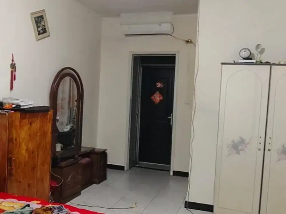 DIJUAL RUMAH BESAR HADAP TIMUR DEPAN TAMAN JUAL MURAH DI TAMAN SURYA 5