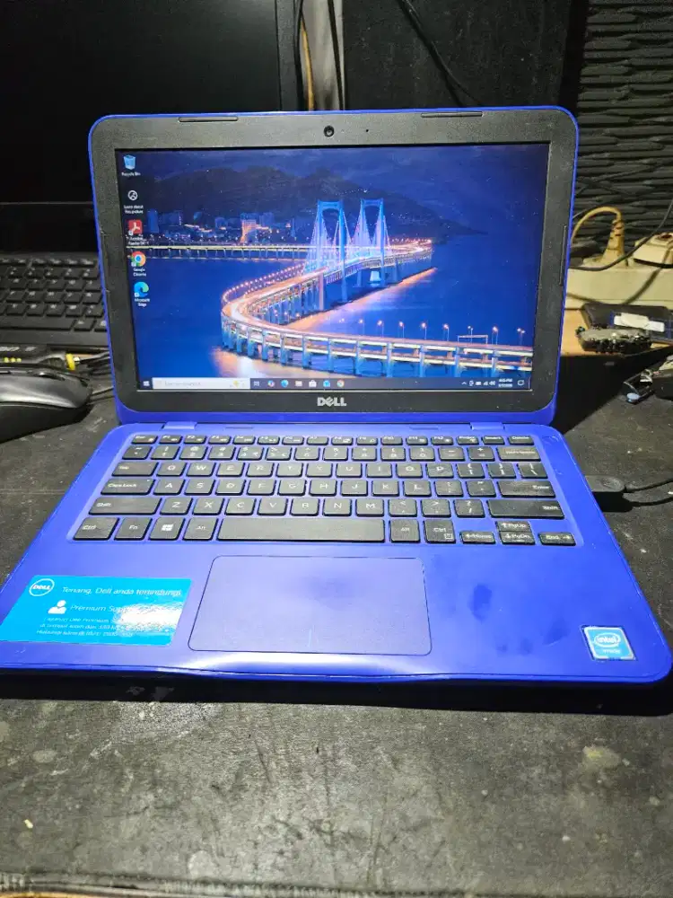 Dell inspiron 11 cpu N3050 kondisi normal layar jernih batre msh awet