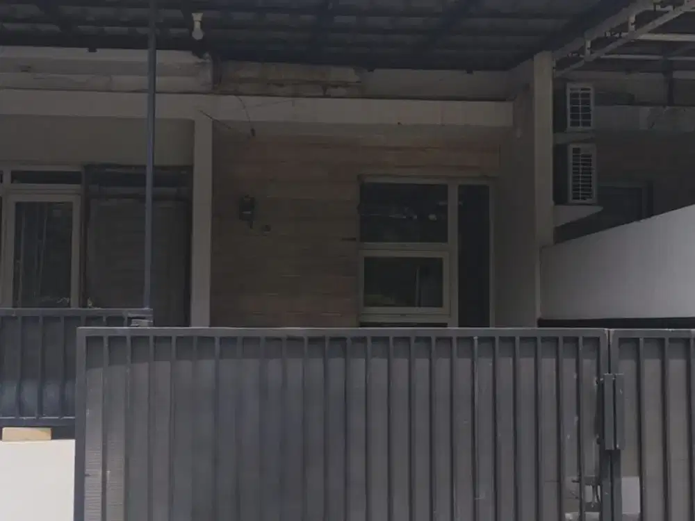 DIJUAL RUMAH BAGUS SIAP HUNI JALAN UTAMA HARGA TERMURAH DI PARK RESIDENCE