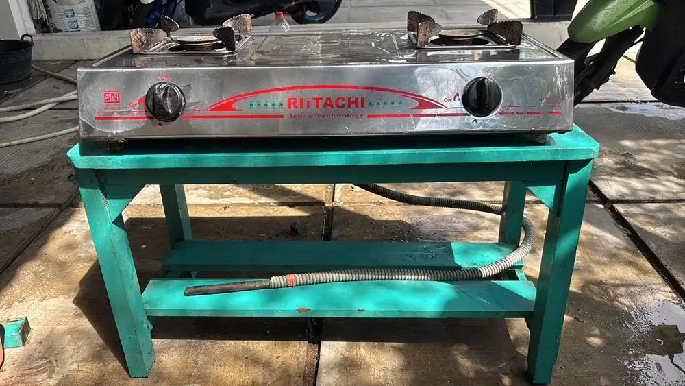 Kompor Gas dan Meja