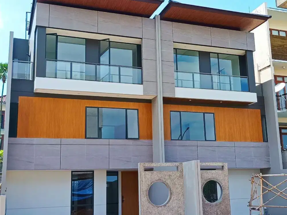 Rumah Mewah Baru 3 Lantai di Setraduta Bandung Utara dkt Pasteur