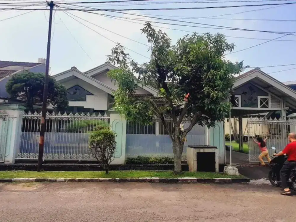Rumah Asri Culdesak Margahayu Raya Strategis bonus taman