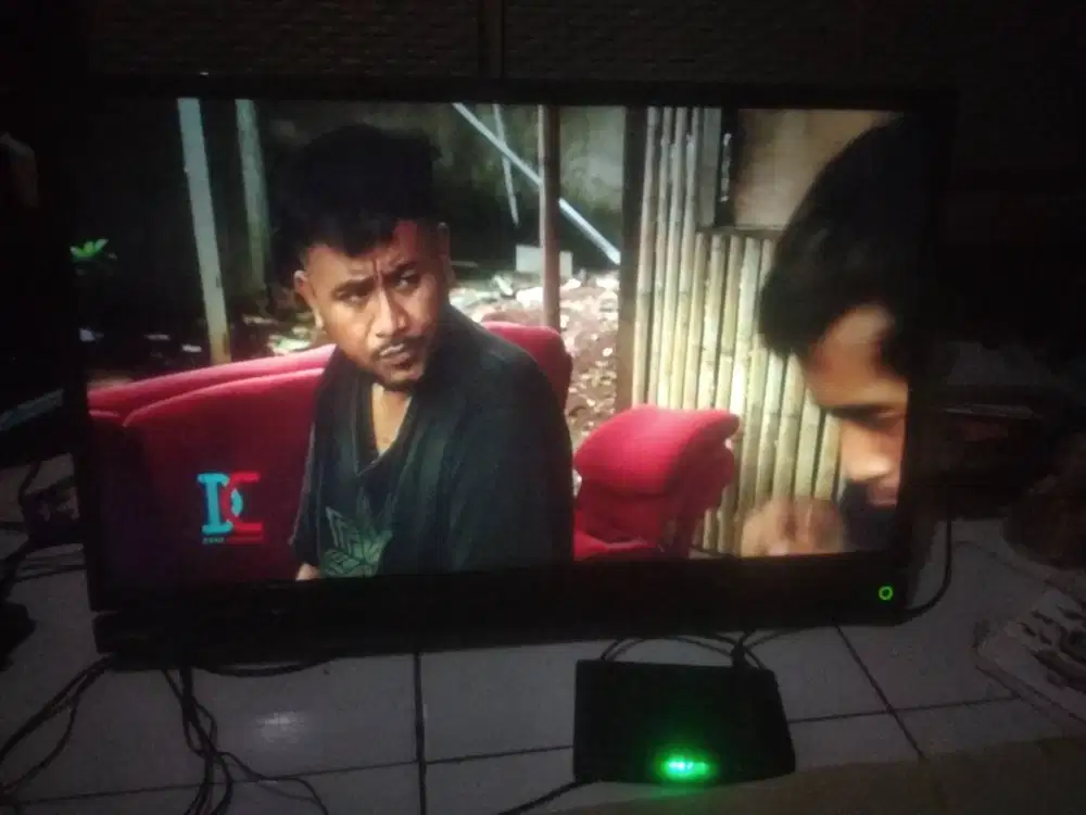 Jual tv thosiba 32 in + setbox