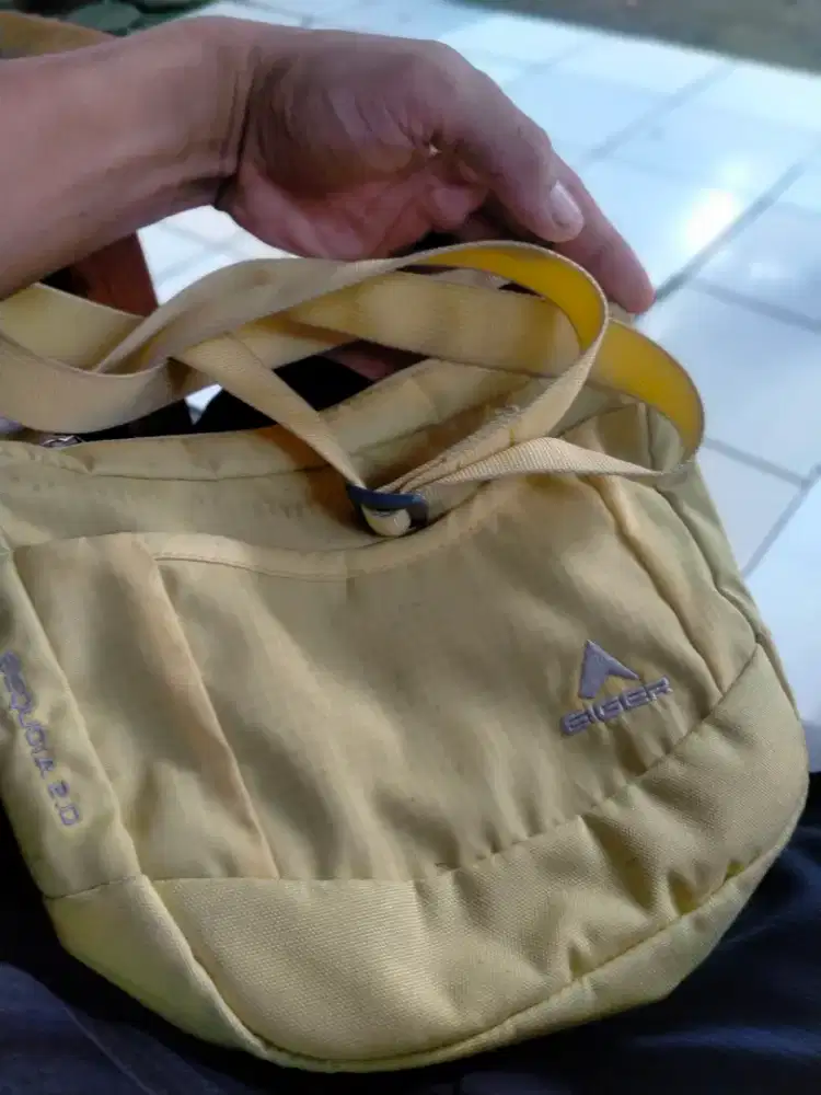 Slingbag eiger yellow