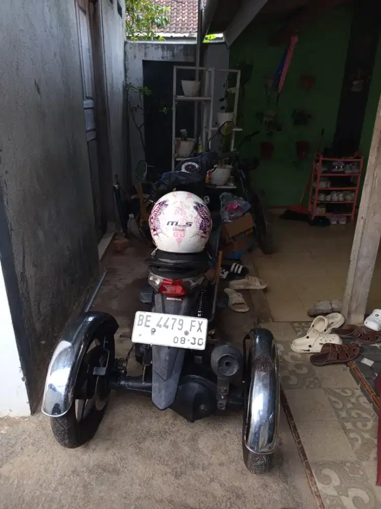 Honda beat roda tiga
