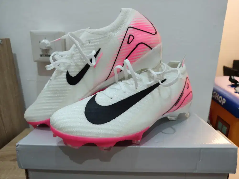 Nike Mercurial Vapor 16 Size 43 New