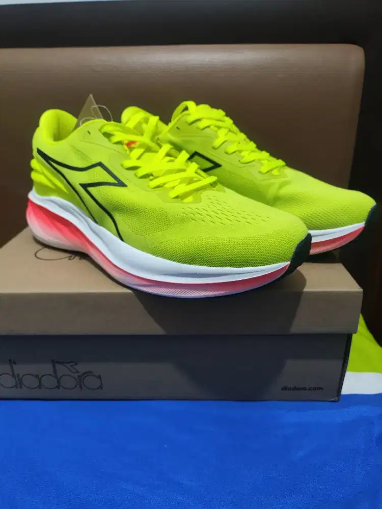 Sepatu Running Diadora