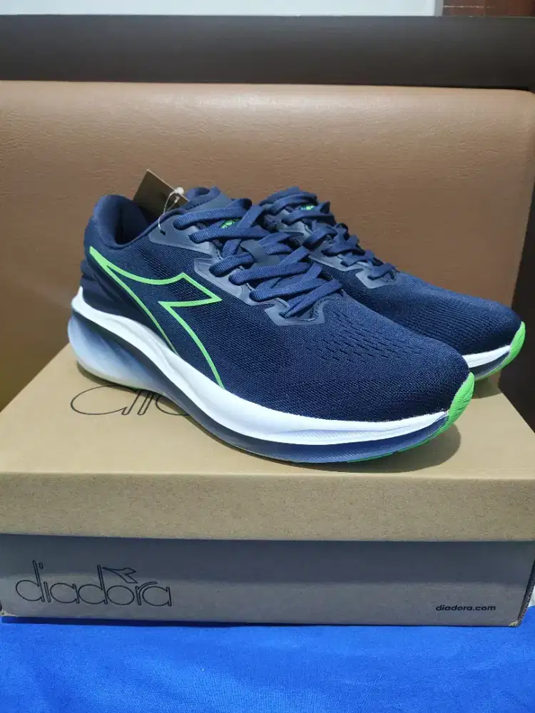 Sepatu Running Diadora