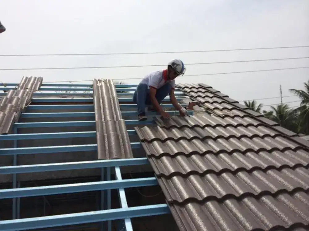 Tukang perbaikan atap bocor,dag,talang,kanopi,renopasi dll