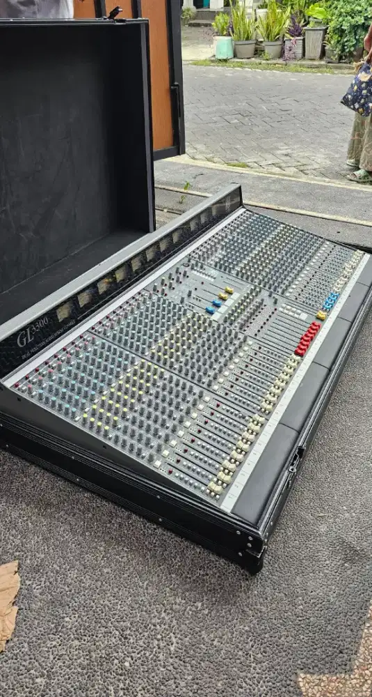 MIXER ALLEN HEATH GL3300 32 CHANNEL