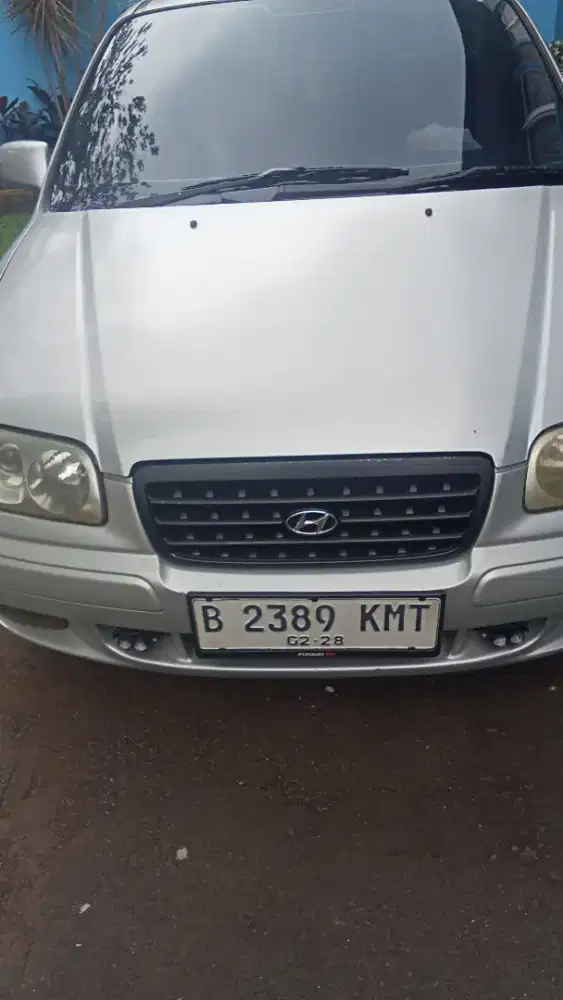 Dijual mobil hyundai trajet taun 2004