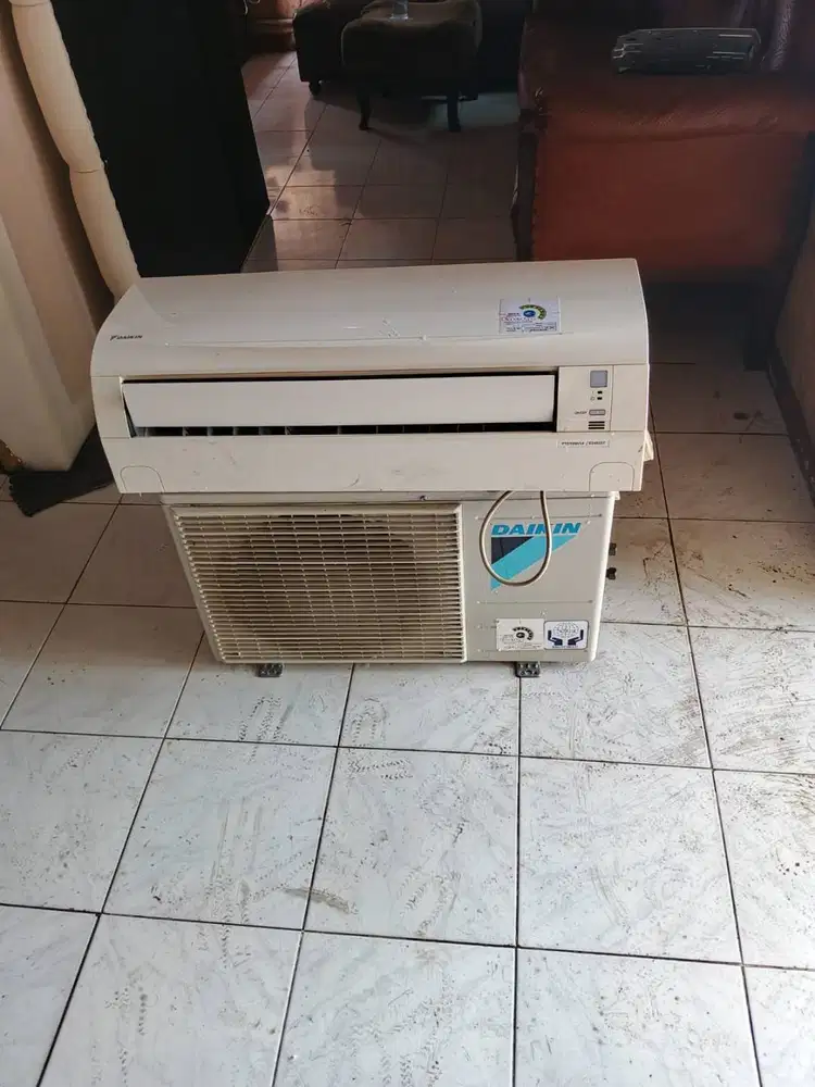 Dijual AC DAIKIN 1/2 PK THAILAND SECOND ORIGINAL, DINGIN