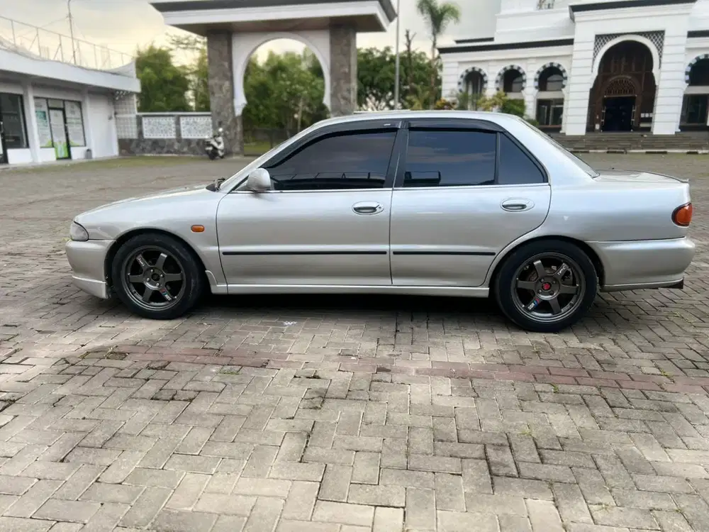 Mitsubishi Lancer 1996 Bensin