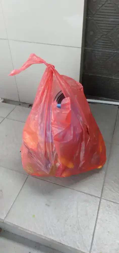 Di jual 1 plastik mainan campur2 wa,hp murah aja