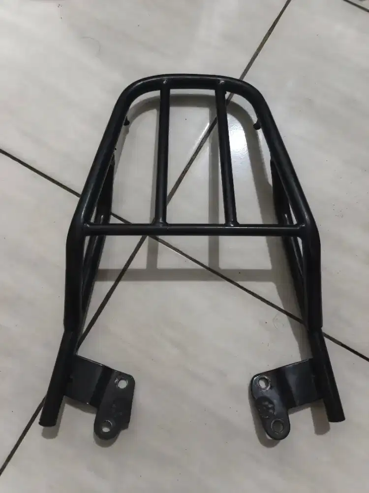 BRAKET BOX SCOOPY KARBU ATAU HONDA
