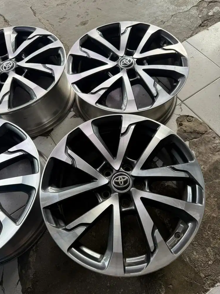 Velg Toyota Corola Cross R.18 ori