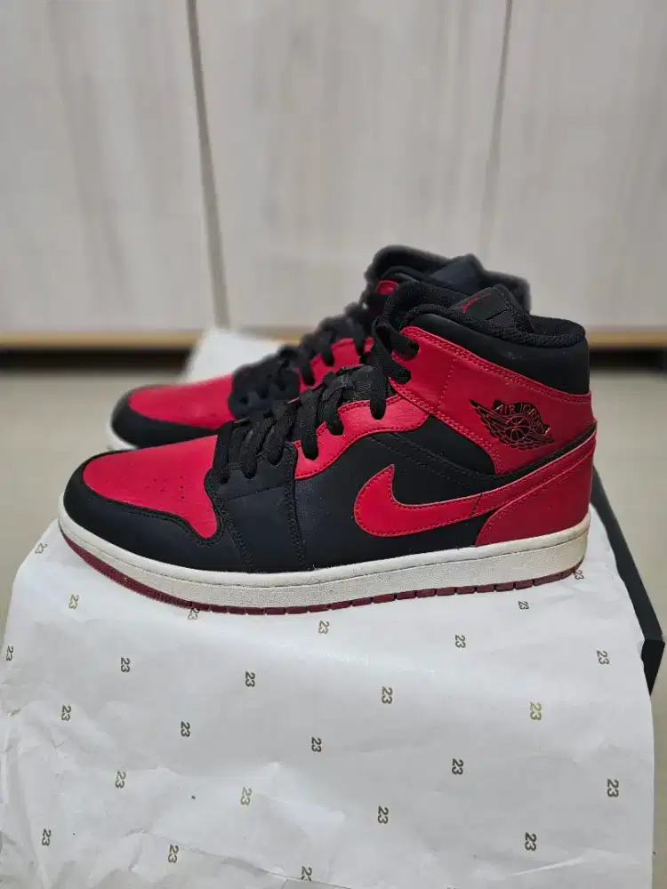 Jual Sepatu Sneakers Nike Jordan I Mid Black Red Kondisi Mulus Size 45