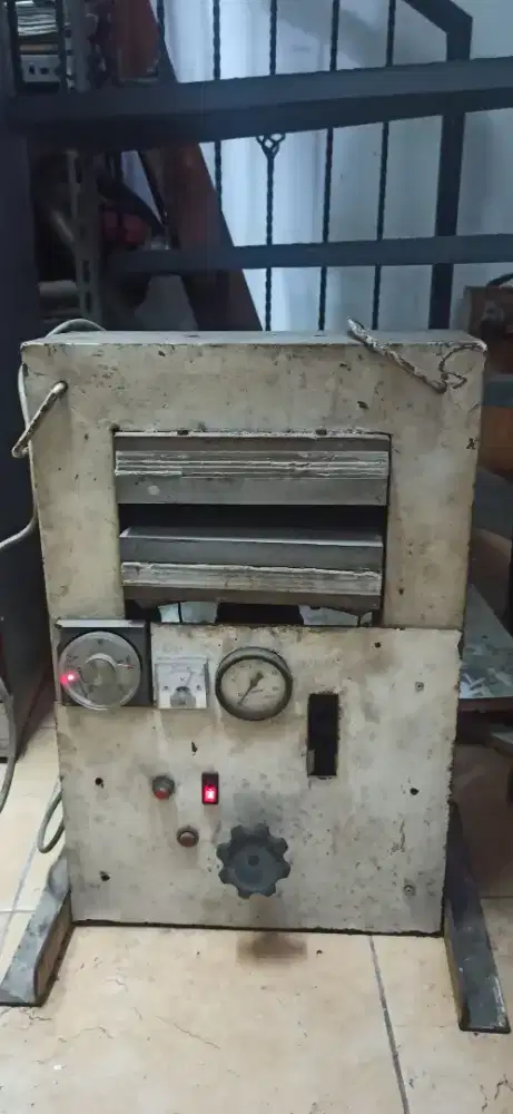 MESIN PRESS ACRYLIK dan PRESS LAINNYA