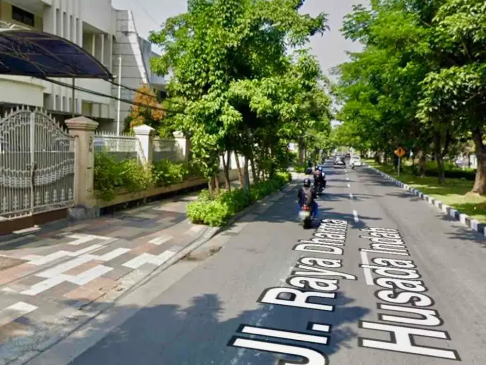 raya Dharmahusada indah jual rumah mewah modern minimalis strategis nol jalan raya komersil