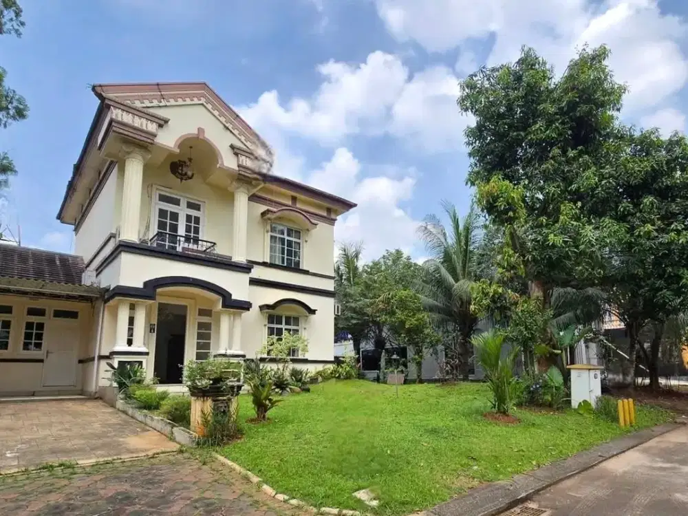 Rumah bergaya American Klasik dan siap huni di lokasi terbaik Legenda Wisata