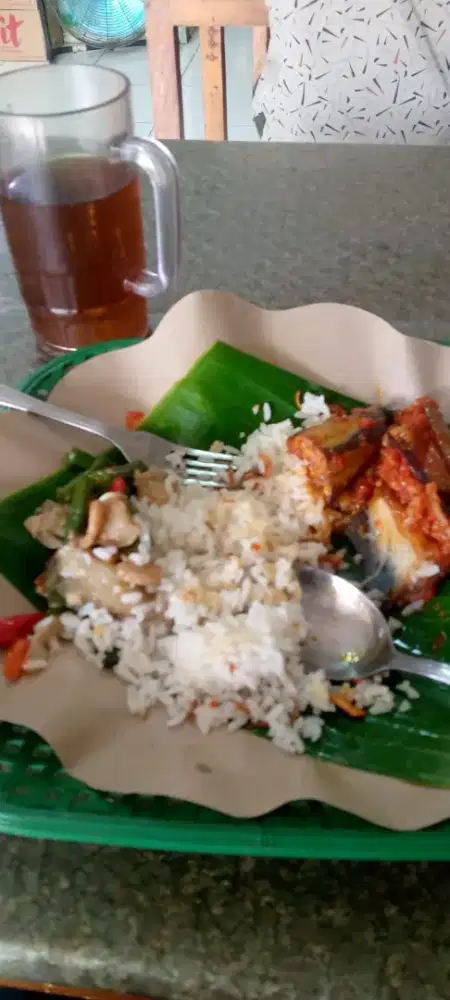 Dicari art cewe  menginap untuk beres2 rmh yg bisa masak umur 20-37 th
