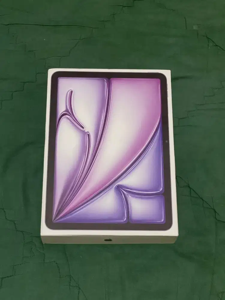 iPad Air 11 Inch M3 128GB Purple Inter BNIB Free Case