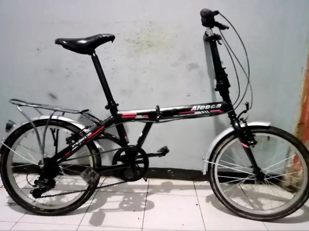 Dijual sepeda lipat merk Aleoca ring 20 kondisi msih bgus normal semua