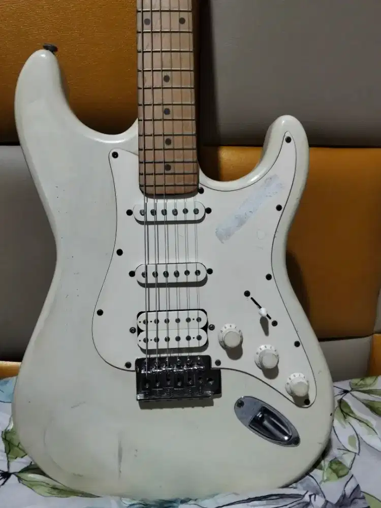Gitar Custom Lokal