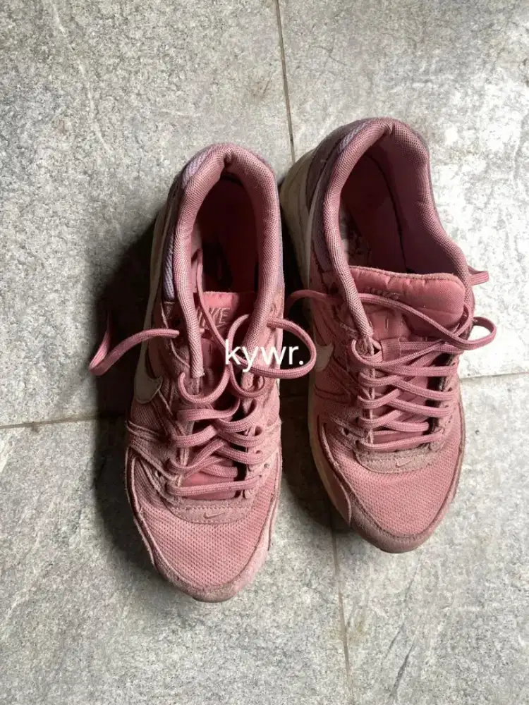 Nike Max Command