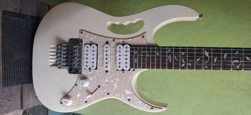 GITAR IBANEZ JEM WHITE