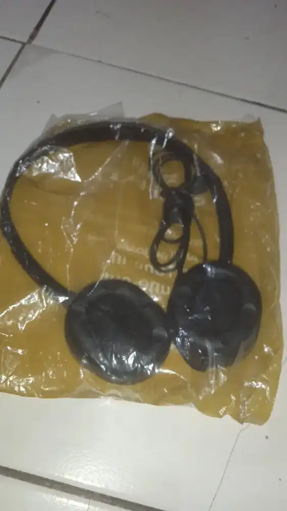 Hanset HeadphoneETIHAD AIRWAYS Original - Masih Segel 
msh baru