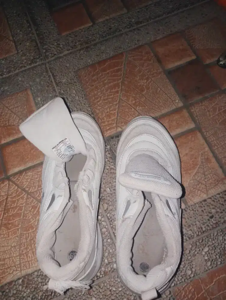 DI JUAL SEPATU JOGGING (BISA UNTUK FASHION JUGA)
