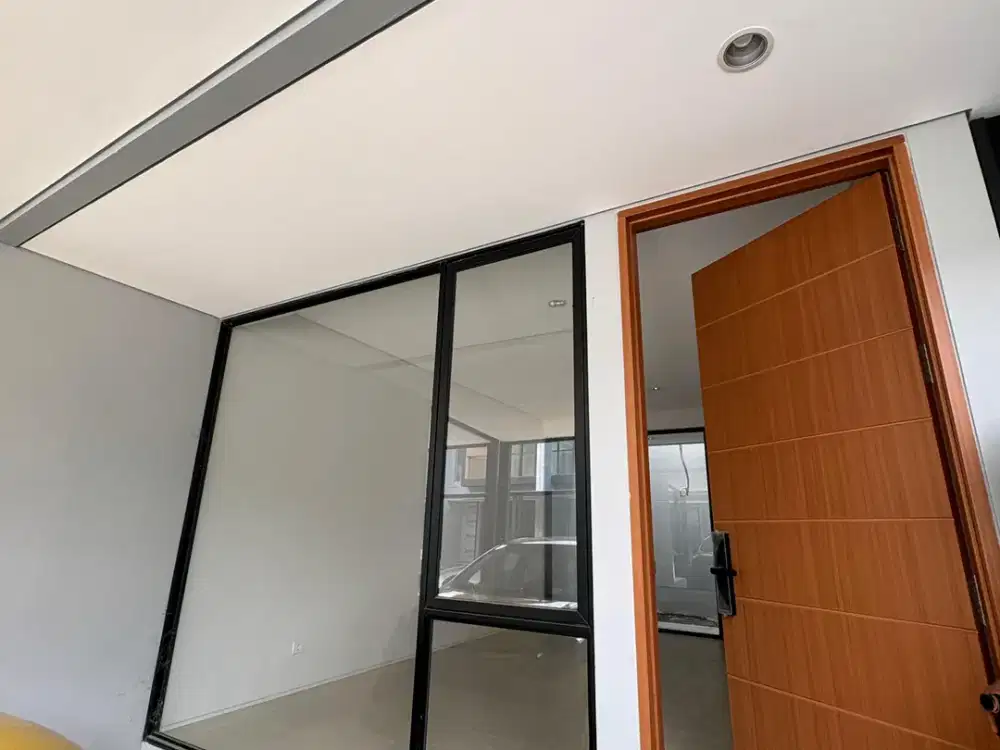 Disewakan Rumah Baru Gress Northwest Central 2LT 3KT LT60m Dekat Universitas Ciputra Surabaya Barat