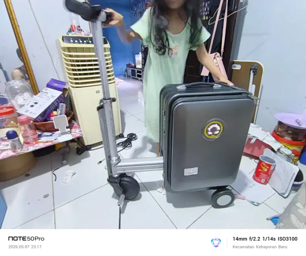 Koper airwheels warna hitam