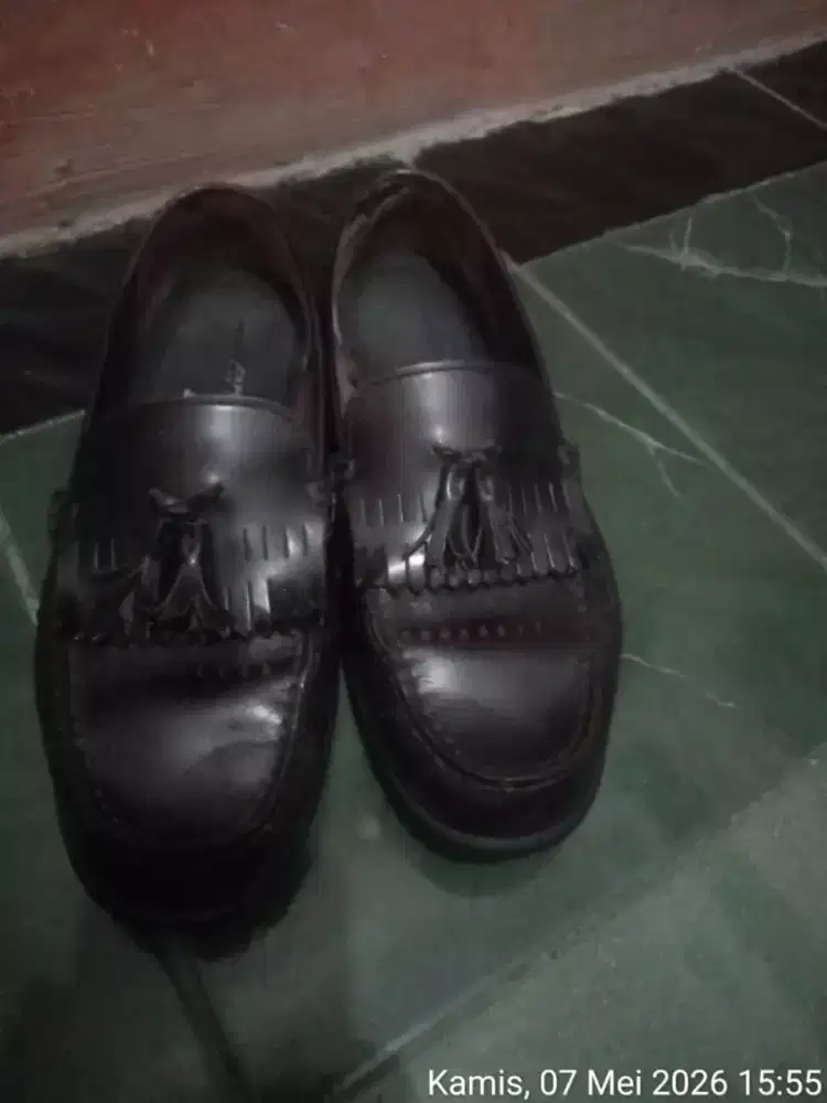 Sepatu kulit rock sport