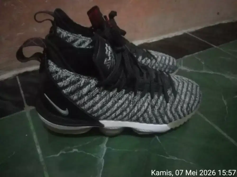 Sepatu nike jordan size 43