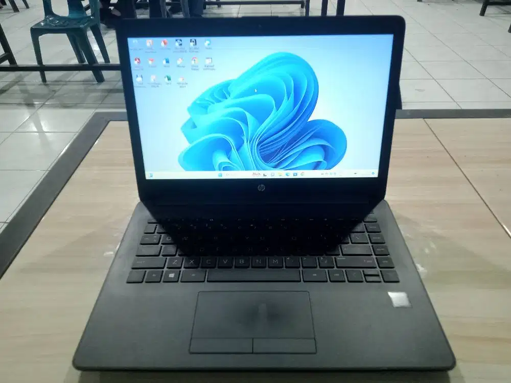 Laptop hp 240 G7 / Core i3 Gen-8 / SSD nVMe 256Gb / DDR4 4Gb / 2Jam