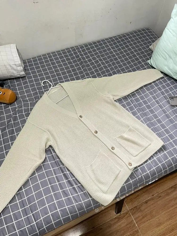 Cardigan Knit Cream Mirip Uniqloo– Like New (Jastip Jepang)